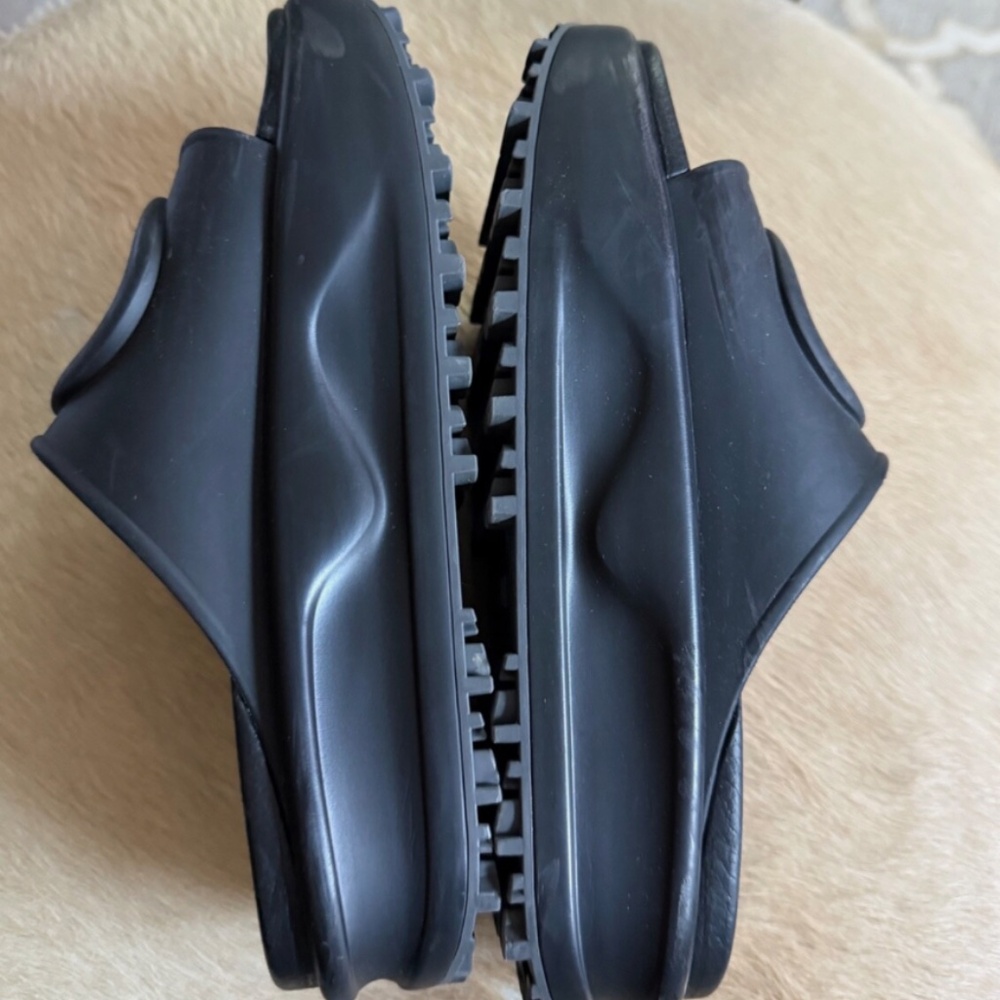 Gucci Women's GG Platform Slide Sandals - 36 - Picture 4 of 10